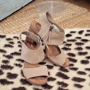 TOMS Majorca Desert Taupe Suede Cutout Sandals | Size 7.5